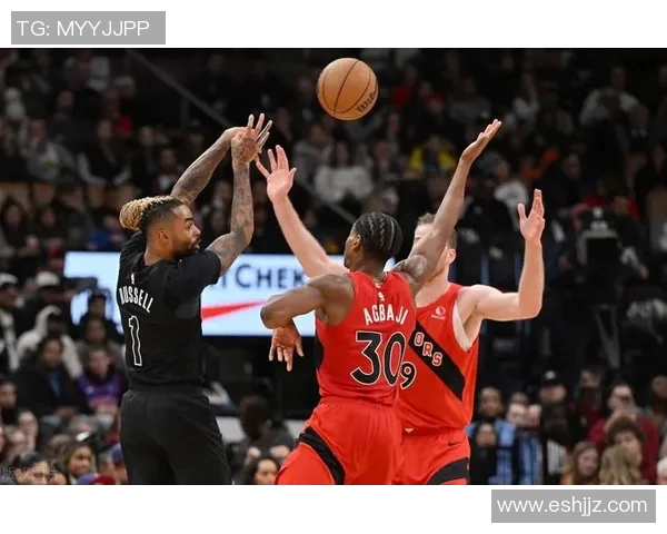 拉塞尔威斯布鲁克的篮球传奇之路与职业生涯的辉煌成就探讨 拉塞尔威斯布鲁克的篮球传奇之路与职业生涯的辉煌成就探讨