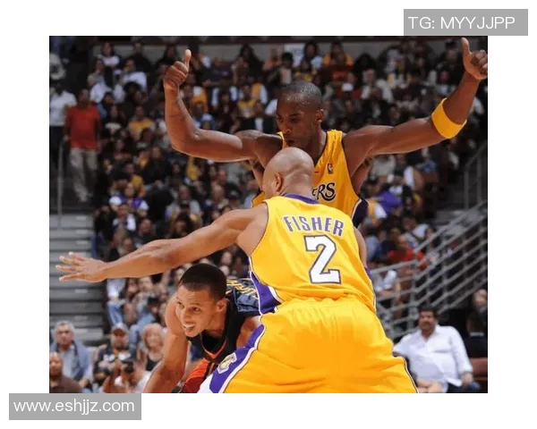 科比与库里巅峰对决的经典之战回顾与精彩瞬间解析